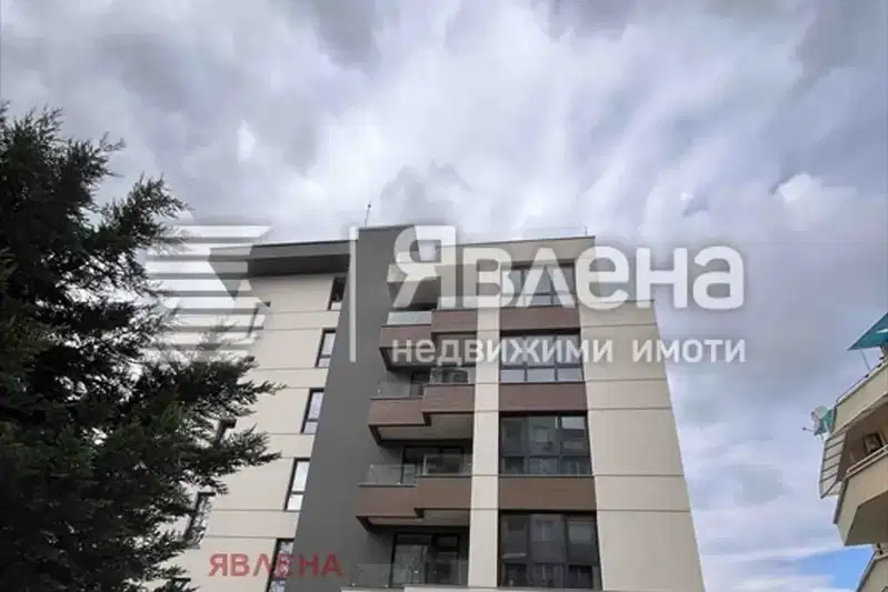 Тристаен апартамент с паркомясто в Студентски град, София