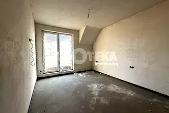 Тристаен апартамент в София, Сухата река