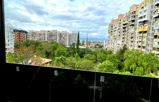 Тристаен апартамент с панорамна тераса в Суха река, София