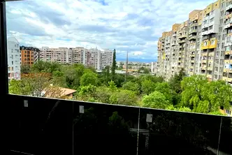 Тристаен апартамент с панорамна тераса в Суха река, София