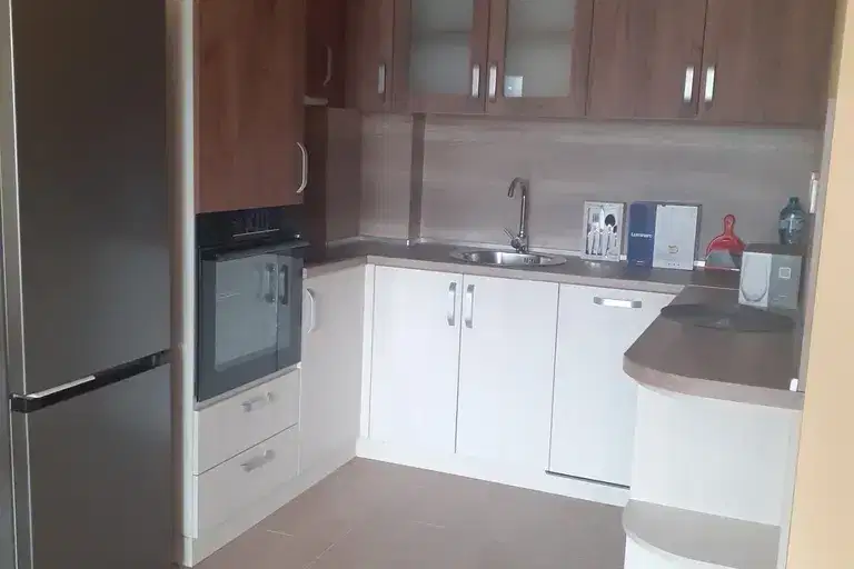 Двустаен апартамент с паркомясто в Сухата река, София