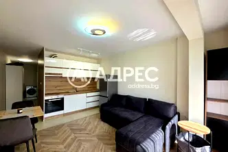 Двустаен апартамент в Света Троица с балкон и мазе