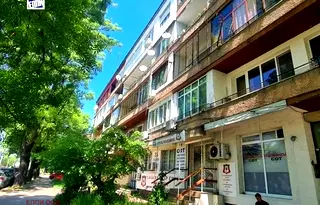 Двустаен апартамент с голяма тераса в Света Троица, София