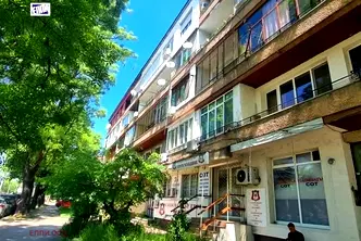 Двустаен апартамент с голяма тераса в Света Троица, София