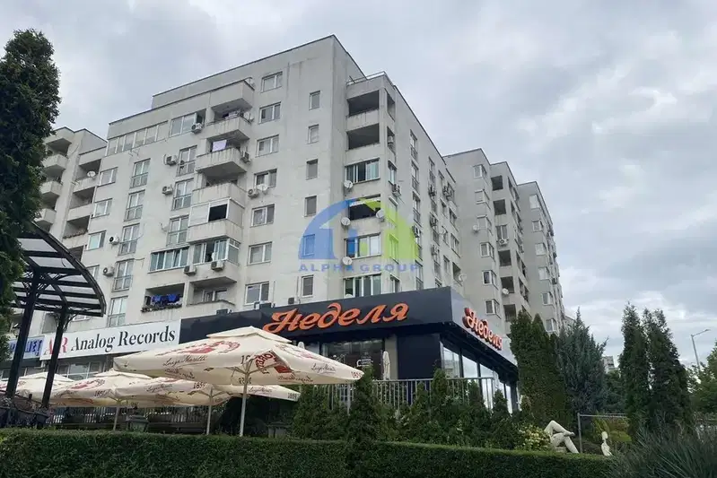 Двустаен апартамент с балкони в Света Троица, София