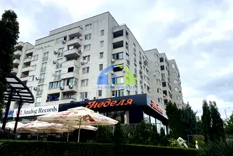 Двустаен апартамент с балкони в Света Троица, София
