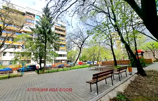 Тристаен апартамент в Света Троица с източно изложение