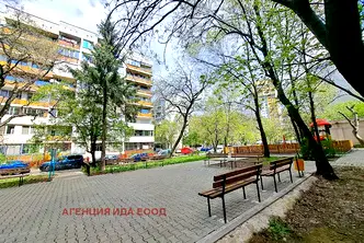 Тристаен апартамент в Света Троица с източно изложение