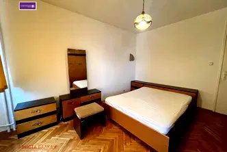 Тристаен апартамент с две тераси в Света Троица, София