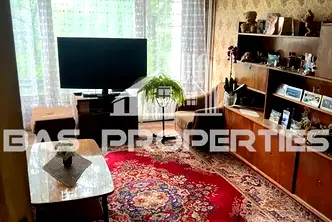 Тристаен апартамент с две тераси в Света Троица, София