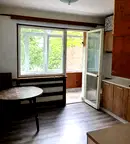 Тристаен апартамент с балкон в Света Троица, София
