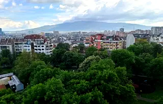 Тристаен апартамент с тераса в Света Троица, София