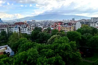 Тристаен апартамент с тераса в Света Троица, София
