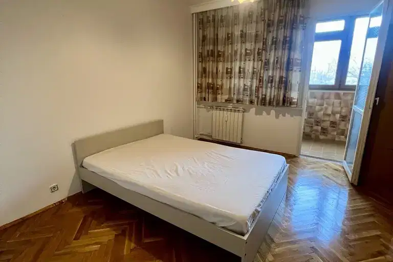 Просторен 4-стаен апартамент в Света Троица с две тераси
