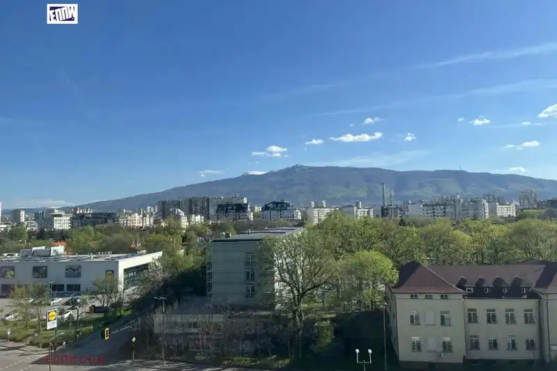 2-стаен апартамент с южно изложение в Света Троица, София