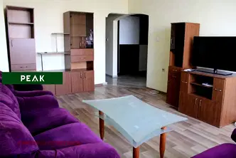 Тристаен апартамент в Света Троица с тераса в София
