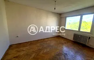 Двустаен апартамент с голяма тераса в Свобода, София