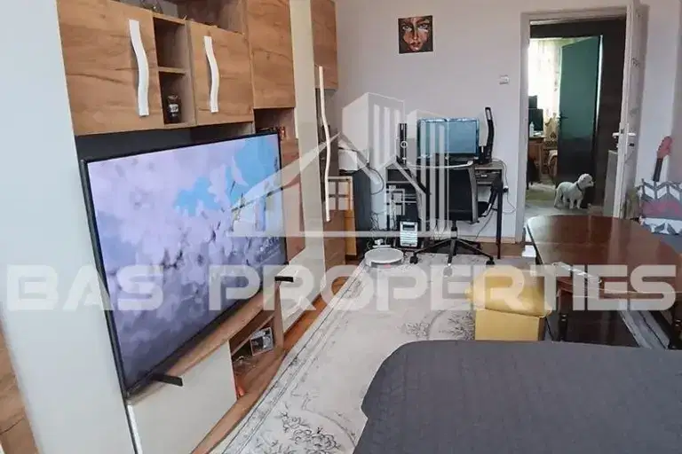 3-bedroom apartment in Sofiya, Tolstoi