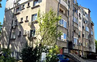 Просторен 2-стаен апартамент с гараж в Триъгълника, София