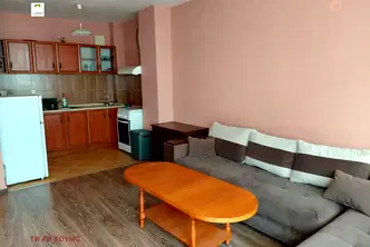 Просторен 2-стаен апартамент в кв. Витоша, София с голям балкон