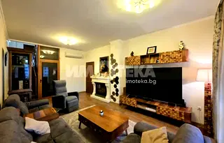 Тристаен апартамент с тераса в затворен комплекс Витоша, София