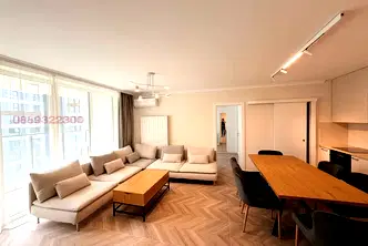 Тристаен апартамент с тераса в кв. Витоша, София