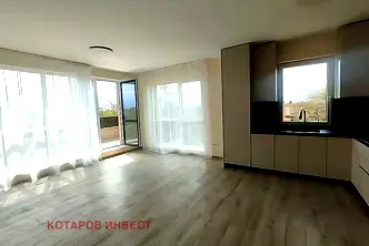 Двустаен апартамент с голяма тераса в кв. Враждебна, София