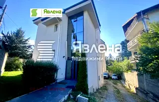 Четиристаен апартамент с двор в Малинова долина, София