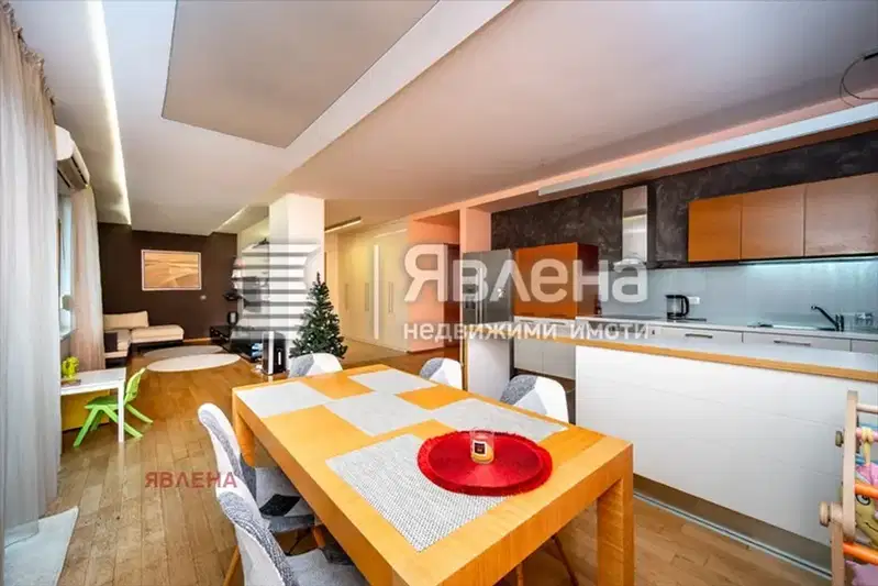 Spacious 4-room apartment in Malinova dolina with terraces and parking space