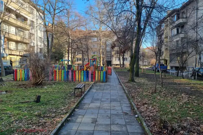 Тристаен апартамент с две тераси в Яворов, София
