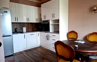 Тристаен апартамент с балкон в Западен парк, София