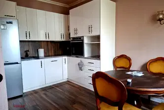 Тристаен апартамент с балкон в Западен парк, София