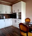 Тристаен апартамент с балкон в Западен парк, София
