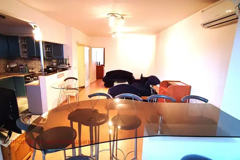 Three-room apartment in Zona B-18 with two terraces
