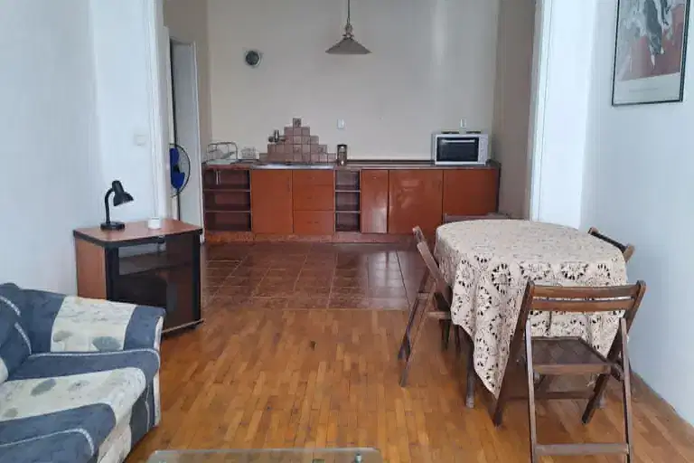 Тристаен апартамент в Зона Б-18, София с балкон