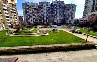 Тристаен апартамент с две тераси в Зона Б-5, София