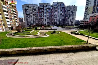 Тристаен апартамент с две тераси в Зона Б-5, София