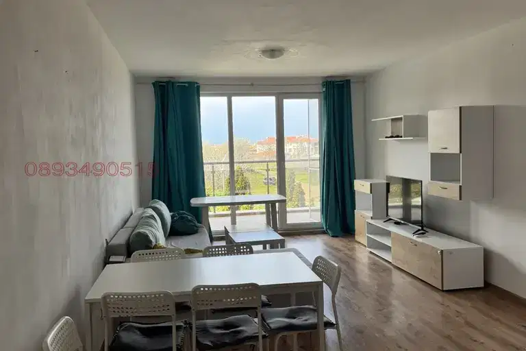 Spacious 3-room apartment in Sozopol with parking space