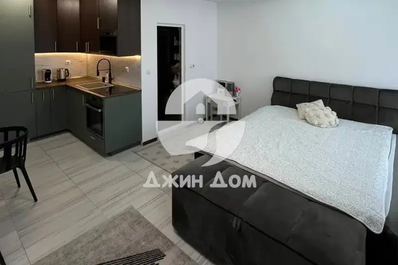Едностаен апартамент в Свети Влас с тераса и басейн