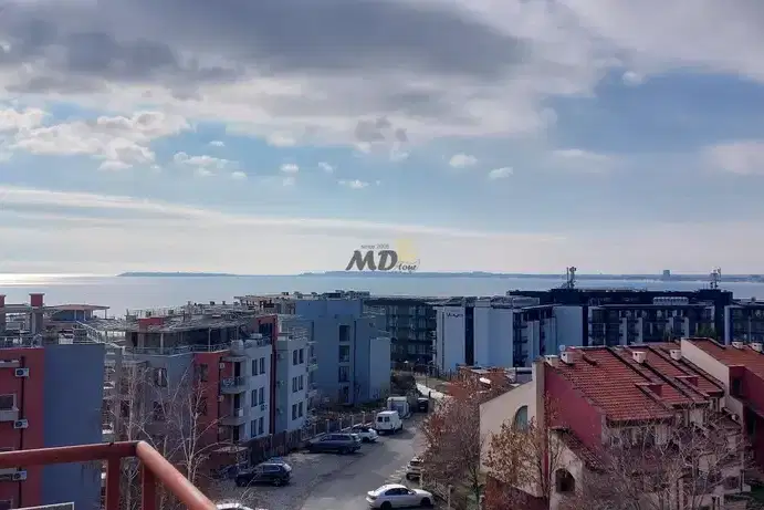 Тристаен апартамент с гледка море в Свети Влас