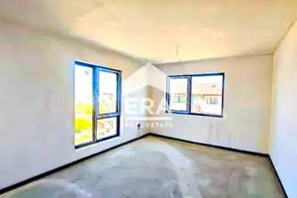 Тристаен апартамент в Търговище, Боровец