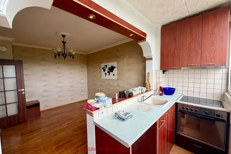 3-bedroom apartment in Tyrgovishte, Centyr
