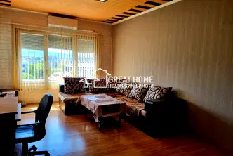 Многостаен апартамент в Търговище, Изток 1