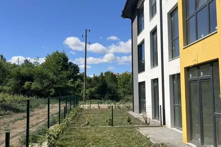 Тристаен апартамент в Търговище, Запад 3