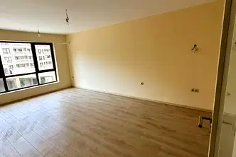 Двустаен апартамент с тераса в Аспарухово, първа линия море