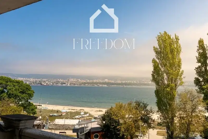 Тристаен апартамент с морска панорама в Аспарухово, Варна