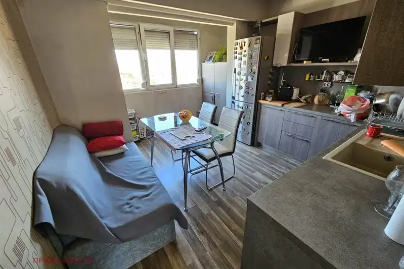 3-room apartment in Asparuhovo with two terraces