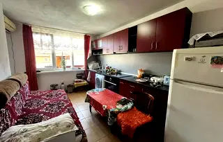 Тристаен апартамент с малък двор в Аспарухово, Варна