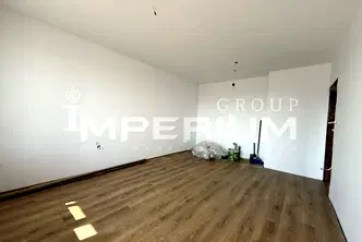 Двустаен апартамент с южно изложение в Автогара, Варна