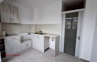 Тристаен апартамент с тераса в Базар Левски, Варна